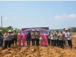 Mewakili Kapolres Labusel Kompol Moch Guntur Pryantoko SH.MH Dukung Ketahanan Pangan Nasional Serentak Kuartal I 2026 Di Desa Sosopan