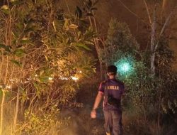 Lahan Eks Lapangan Golf PT Timah di Mentok Terbakar, Polres Bangka Barat dan Damkar Bergerak Cepat Padamkan Api