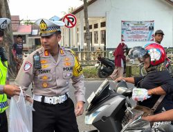 Polres Langkat Berbagi Takjil di Hari ke-22 Ramadhan, Wujud Kepedulian kepada Masyarakat