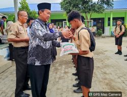 Pembagian 91 Paket Infaq Ramadhan 1447 H/2026 M di UPT SPF SMPN 1 Pagar Merbau