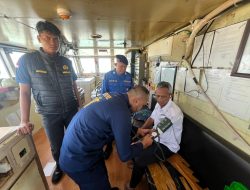 Kapolres Bangka Barat Pastikan Keselamatan Penumpang, Dokkes Periksa Kesehatan Kru Kapal di Pelabuhan Tanjung Kalian