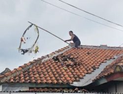 Atap Rumah Jebol Gegara Balon Udara Bawa Petasan Meledak