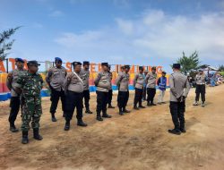 Jaga Keselamatan Pengunjung, Kapolsek Pademawu Berikan Himbauan Langsung di Pantai Jumiang