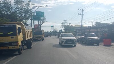 Antrean Mobil Kiri-Kanan di SPBU Jalan Manek Roo Semrawut, Warga Desak Pertamina dan Pemprov Aceh Turun Tangan